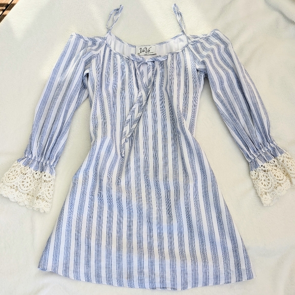 Vava by Joy Han Dresses & Skirts - VAVA by JOY HAN Cuff Sleeve Dress